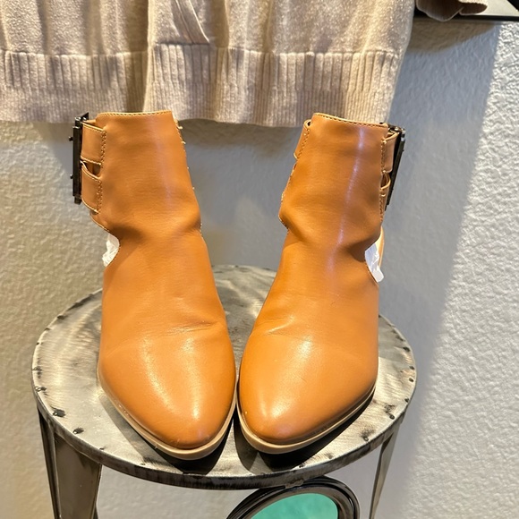 Lov Mark| Agenda Twin Buckle Booties| Size 8 - Picture 3 of 7